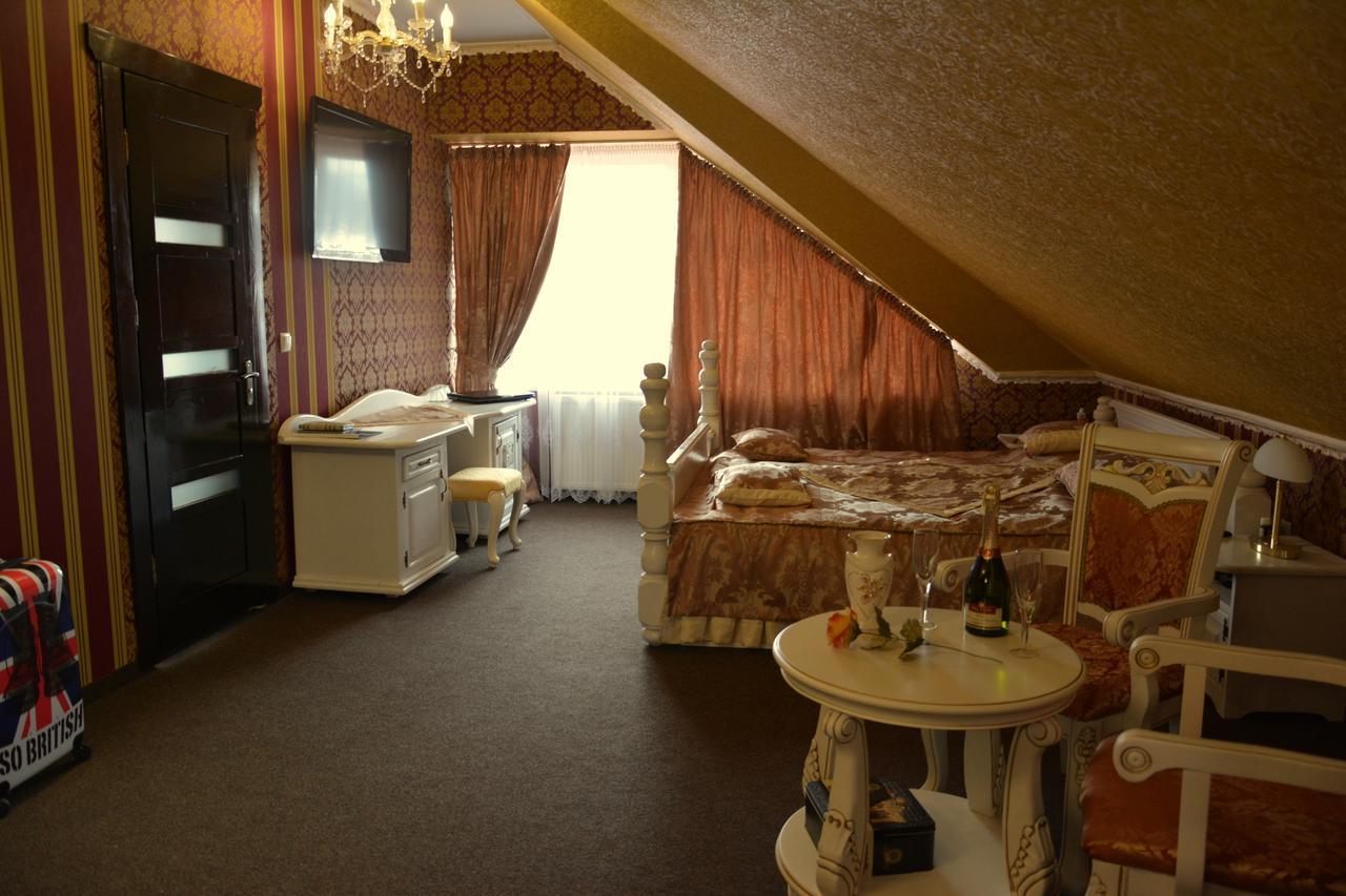 Golden Palace Dubove Luaran gambar