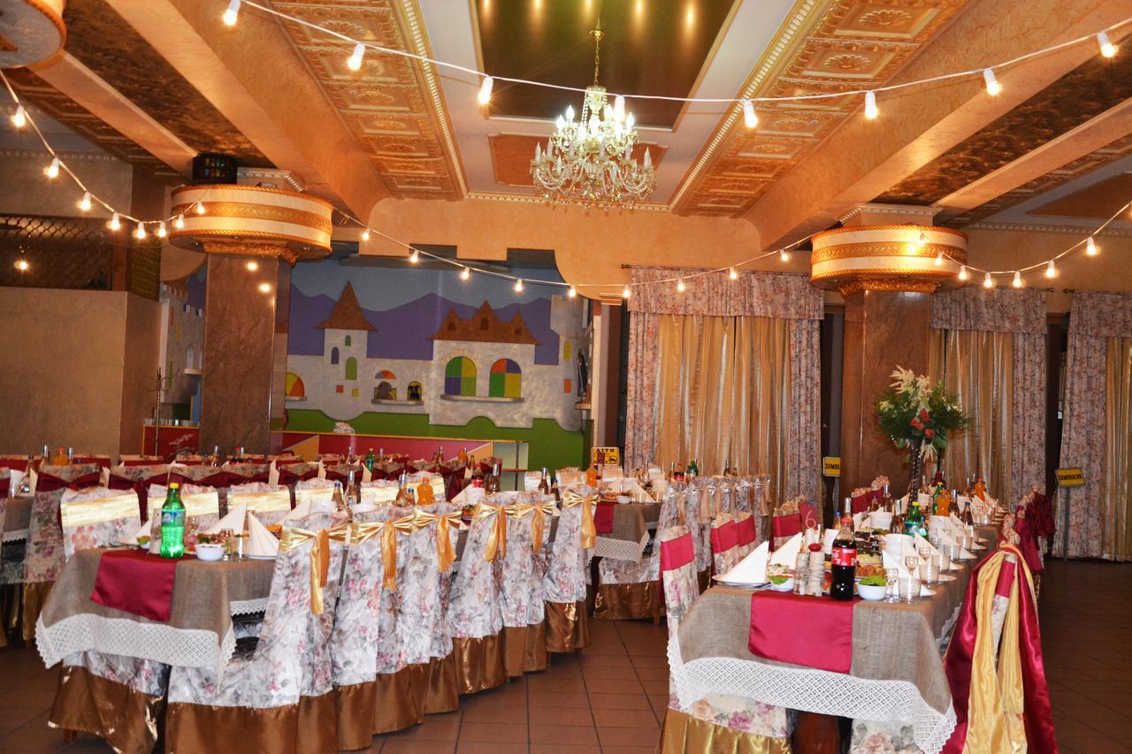 Golden Palace Dubove Luaran gambar