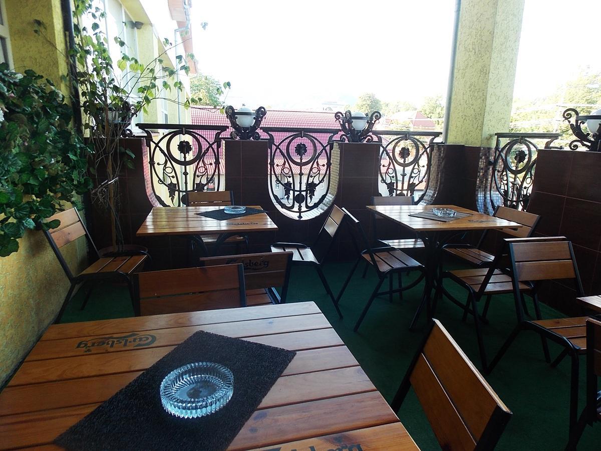 Golden Palace Dubove Luaran gambar