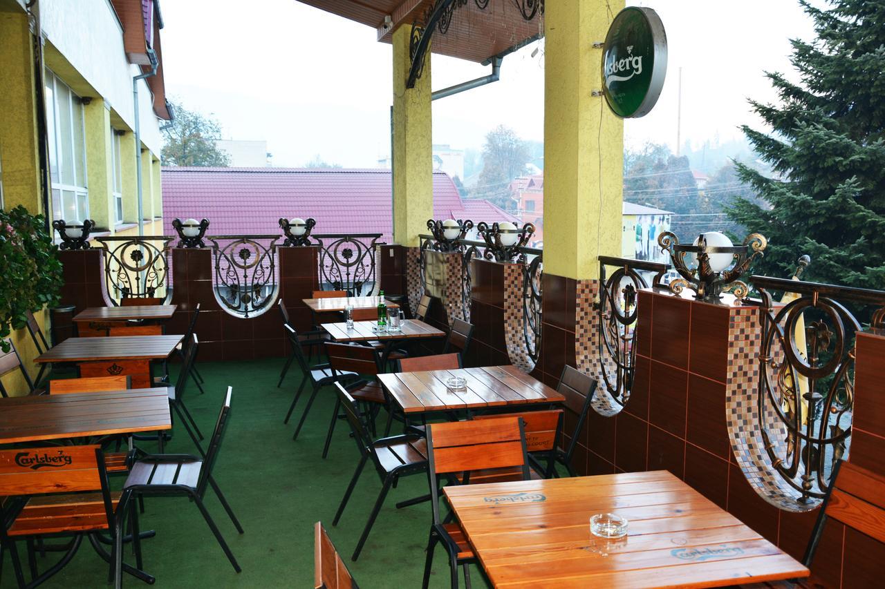 Golden Palace Dubove Luaran gambar