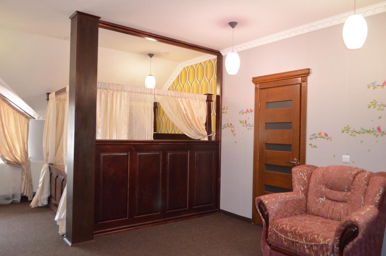 Golden Palace Dubove Bilik gambar