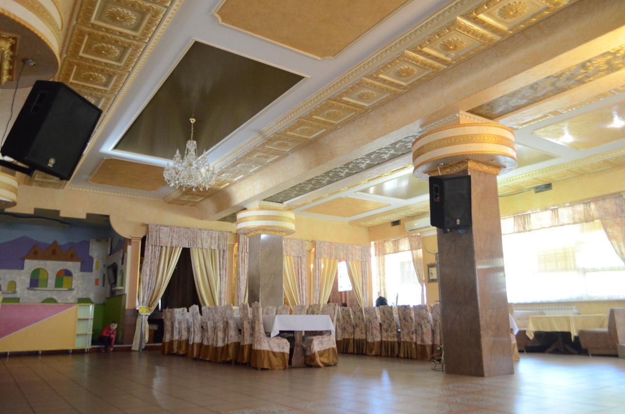 Golden Palace Dubove Luaran gambar