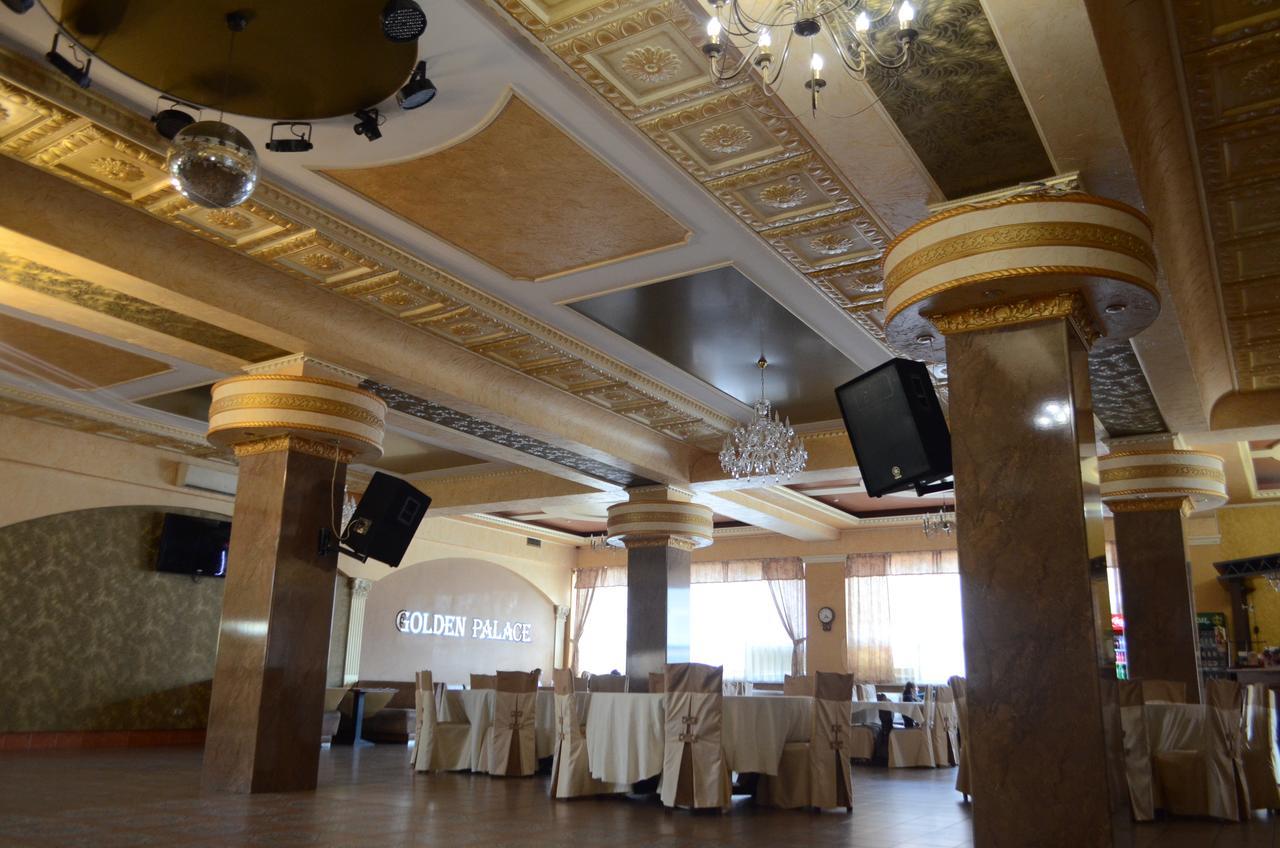 Golden Palace Dubove Luaran gambar